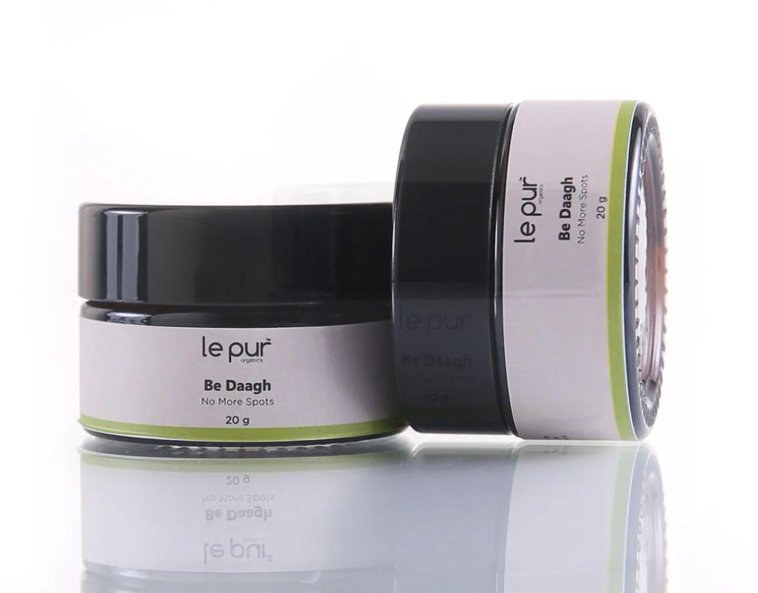 Be Daagh organic skincare product by Le Pur Organics, showing a natural ingredient-rich formula in eco-friendly packaging. That Clean up your skin for even tone color complexion. Pakistan Best skincare cream.