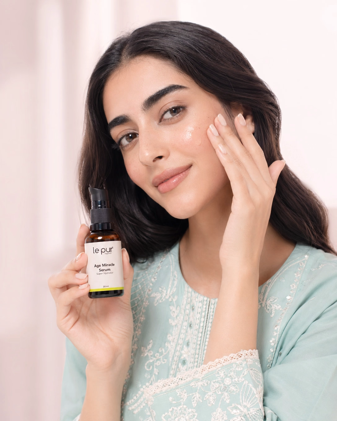 Hydration routine for AC-exposed, dehydrated-feel skin in Pakistan using hyaluronic acid serum.